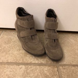 Aerosoles suede wedge booties